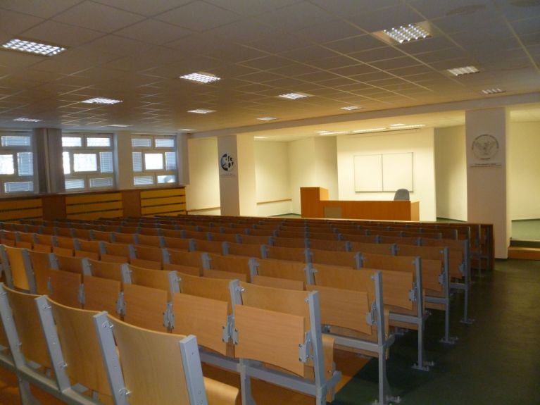 Dílčí opatření ke snížení spotřeby energie objektu č. p. 1112 a modernizace interiér. vybavení, tř. Osvobození, Karviná